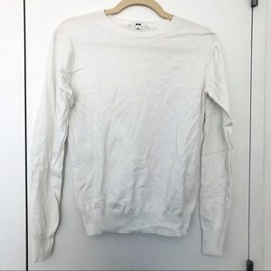 White Uniqlo crew neck sweater | XS